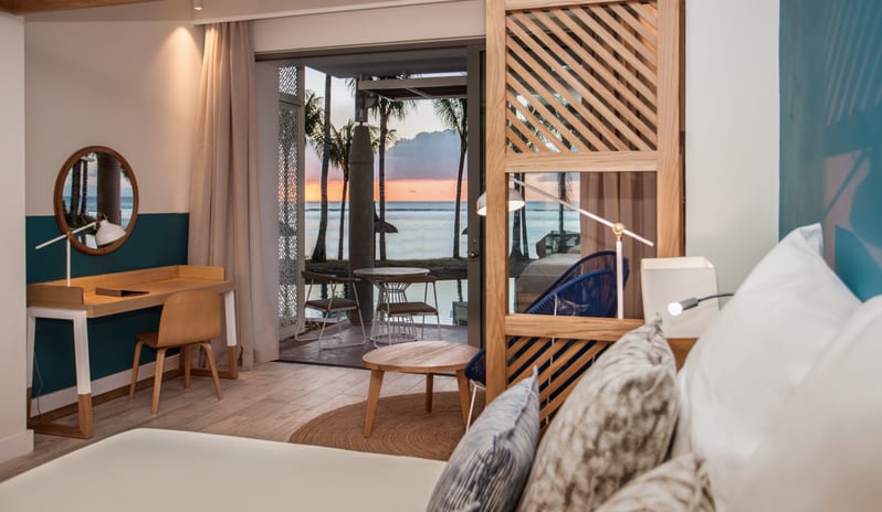 Victoria for 2-Swim up interior_14423